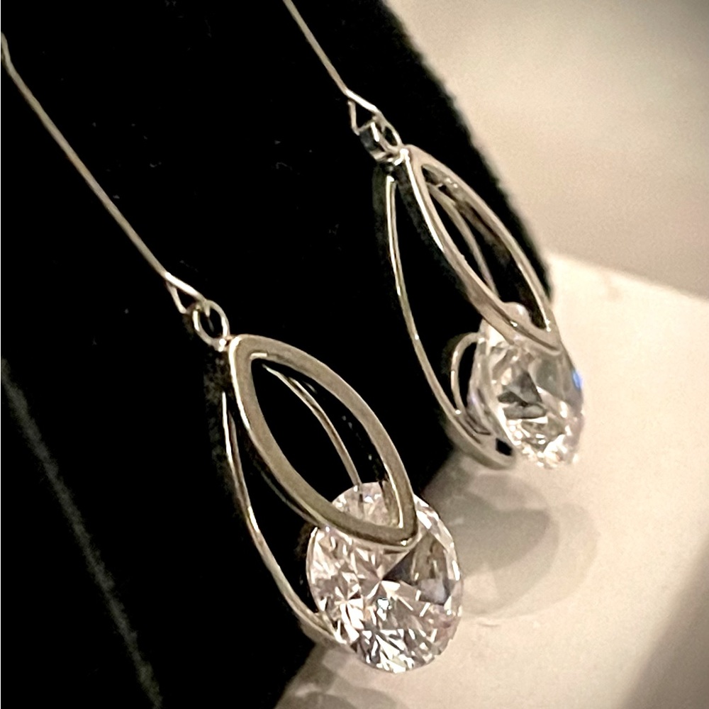 Diamond simulant  Earrings - Picture 3 of 4